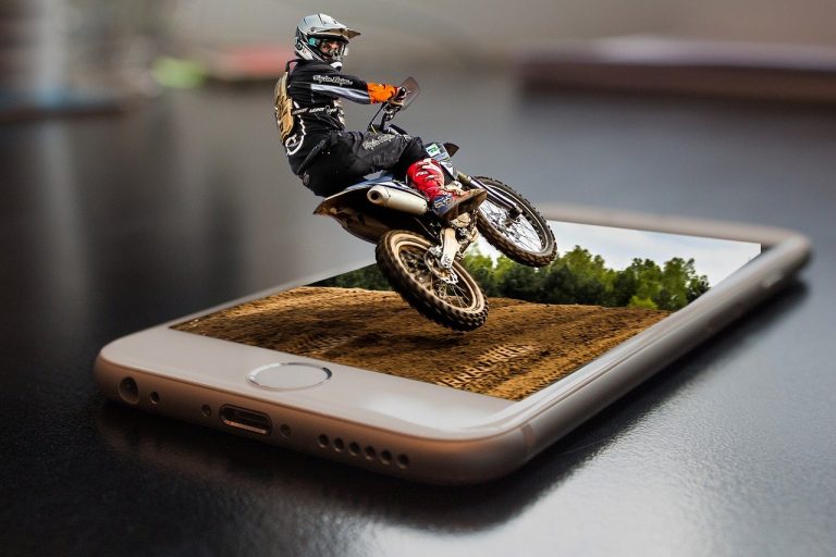 iskarihuolto_tMotocross-kuljettaja hyppäämässä – jousivakion mittaus varmistaa oikean jousituksenororacing